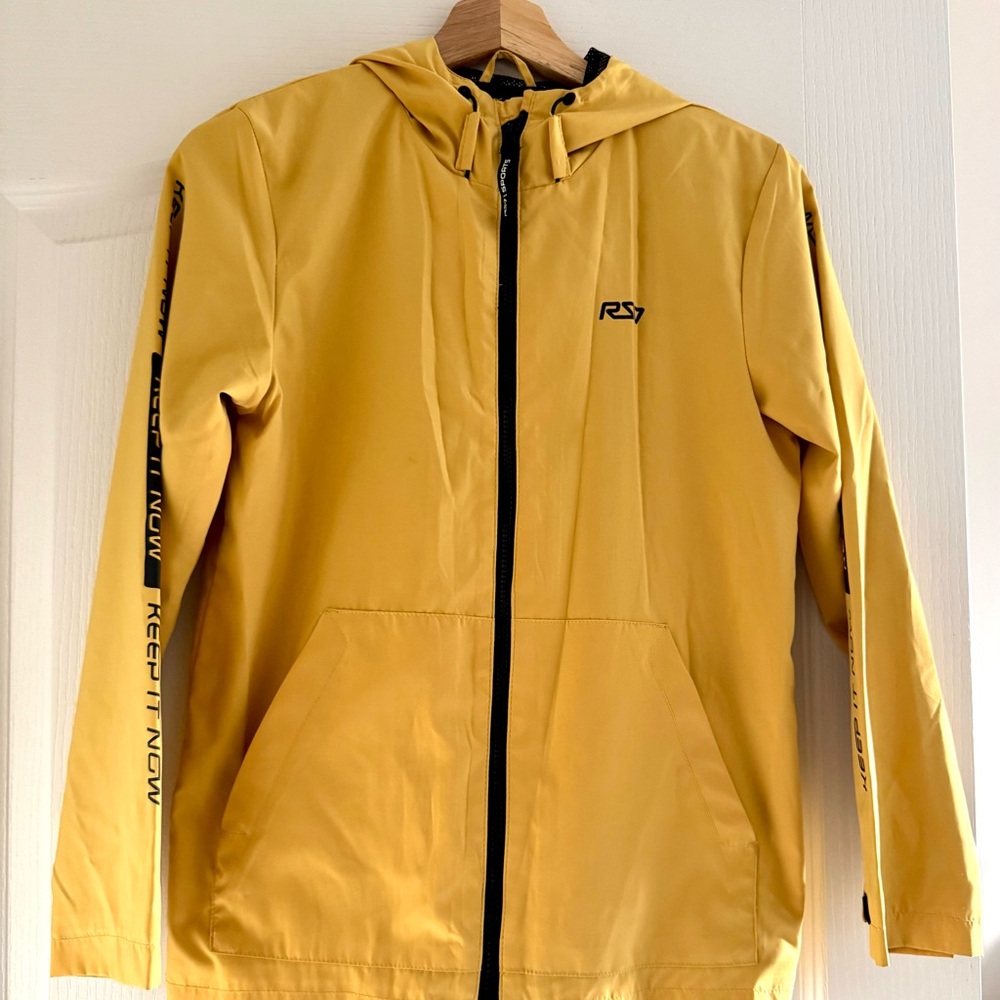 NWT Kids jacket “Reserved” Yellow Windbreaker Jacket Sporty Hooded Design